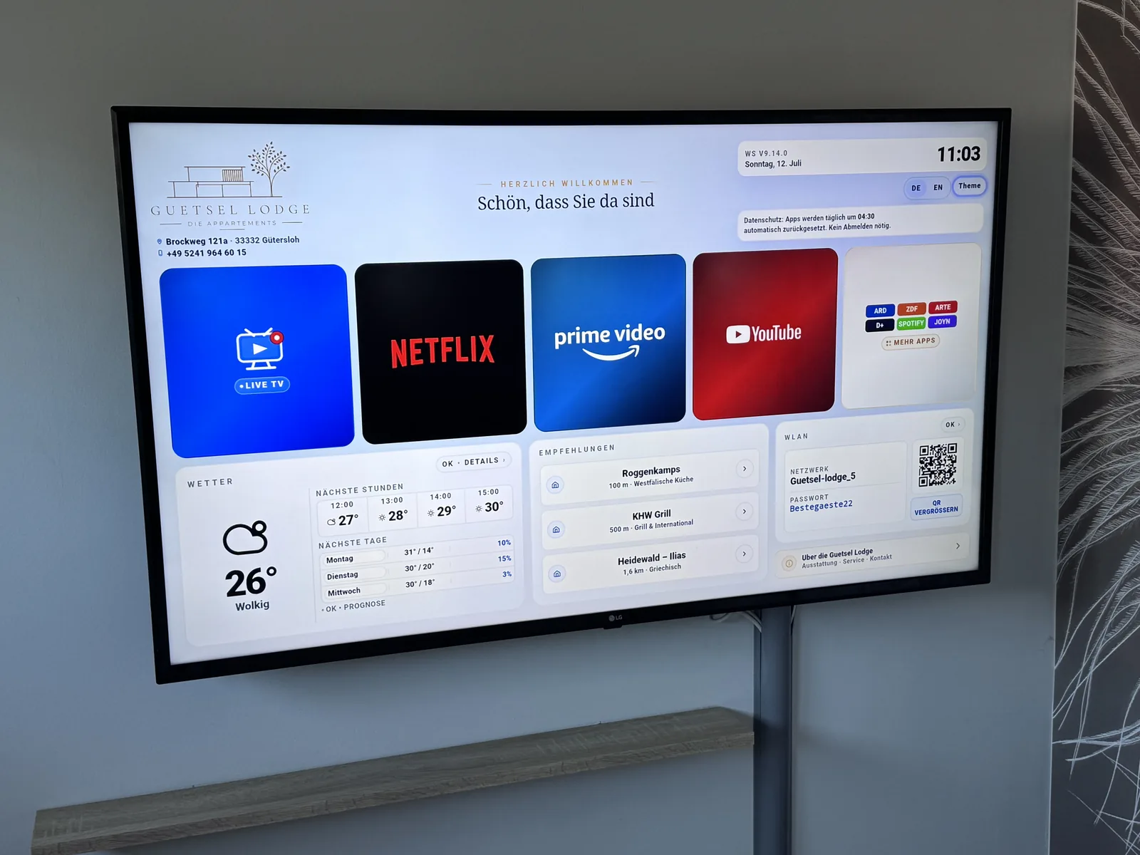 Smart-TV mit persönlicher Gästebegrüßung im Deluxe Apartment Eins
