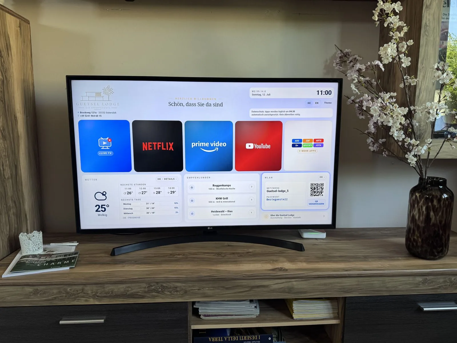 Persönliche Gästebegrüßung auf dem 55-Zoll-Smart-TV